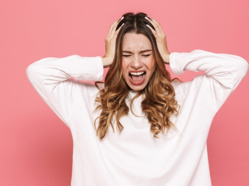 Dễ cáu gắt dễ khóc là trạng thái cảm xúc tiêu cực