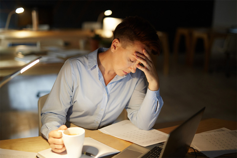 Não mờ, khó tập trung là một trong những dấu hiệu cơ thể thiếu năng lượng 