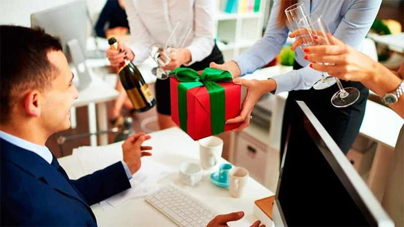 Những cột mốc quan trọng trong năm là thời điểm lý tưởng để tặng quà cho sếp