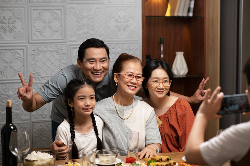 Quà tặng sức khỏe cho cha mẹ nên hướng đến lựa chọn sản phẩm phù hợp độ tuổi, thể trạng